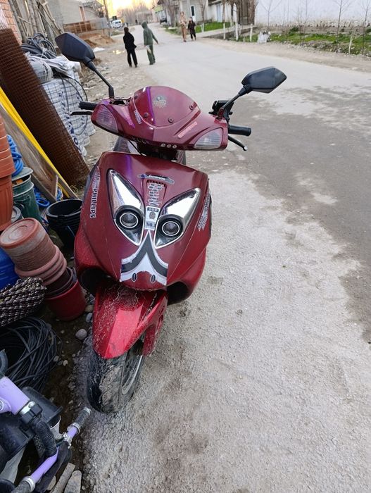 Скутер бензинового