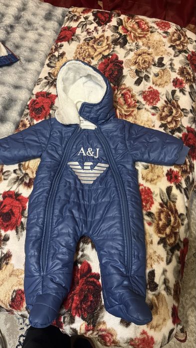 Продам детские комбинезоны