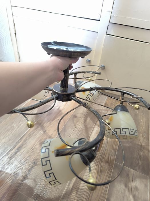 Срочно ! Продам люстру , в отличном состоянии