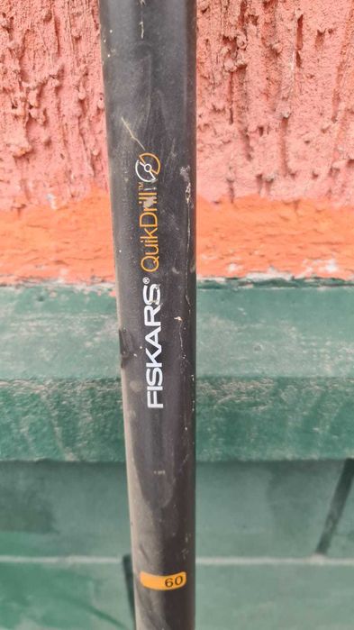 Садовый бур Fiskars QuikDrill.