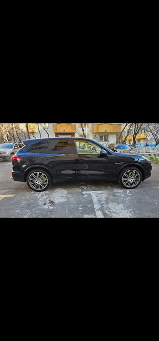 Vând Cayenne Hybrid S Platinum TVA DEDUCTIBIL