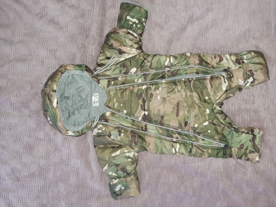 Продам детские комбинезон на весну.