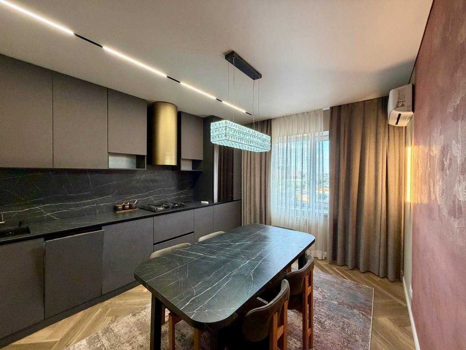 Продажа 3-комнатной квартиры  бородина 111