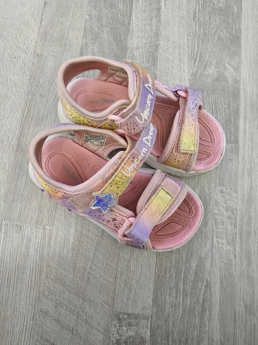 Обувки и сандали.