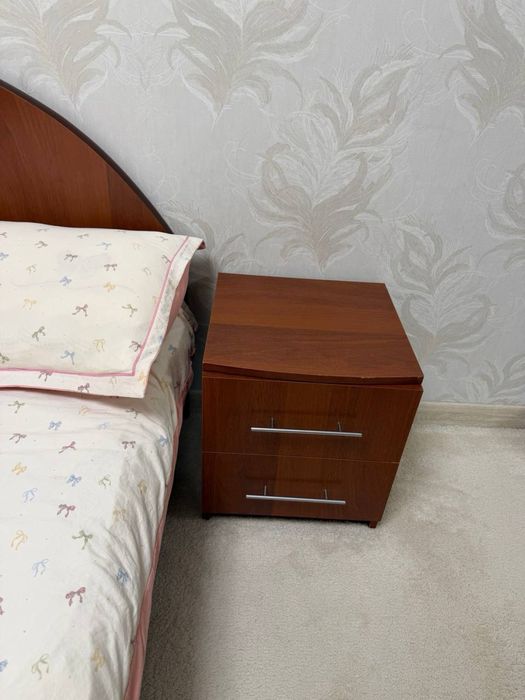 Кровать с тумбочками
