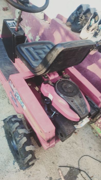 Vând tractoraș de gazon sau schimb cu ATV