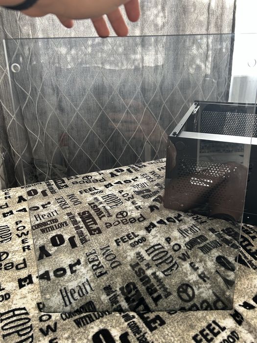 Pachet PC Gaming - i5 10400F (Box) / Carcasă sticlă + Sursă 700W