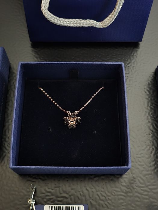 Lantisor Swarovski rose gold floare neagra