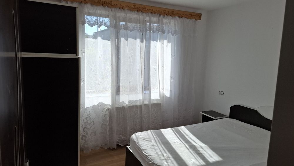 Închiriez apartament