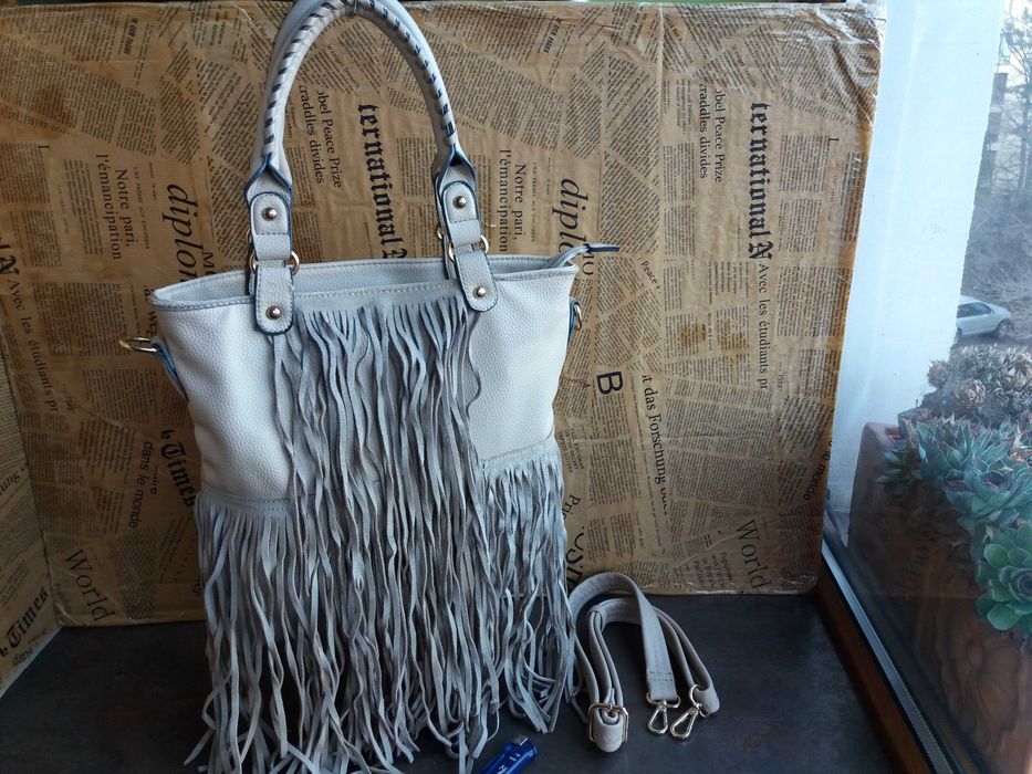 дамска чанта,бежова велурена торба с ресни