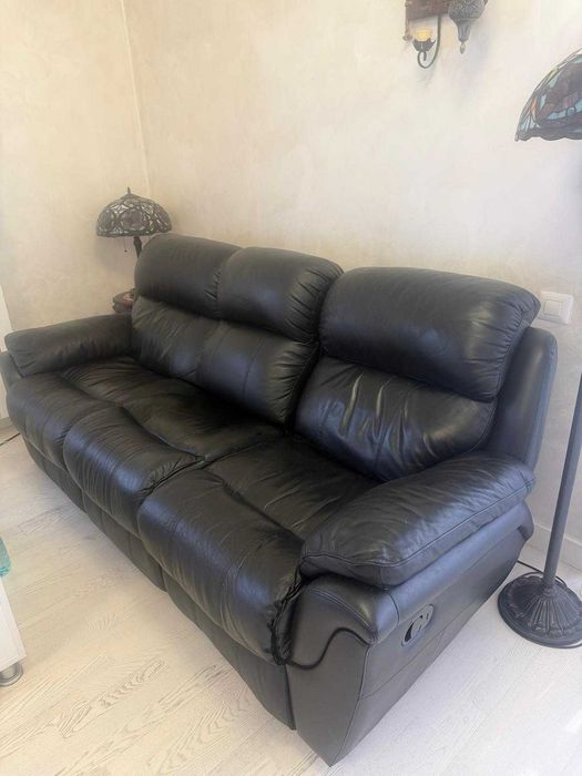 Canapea piele neagră cu recliner 3 locuri