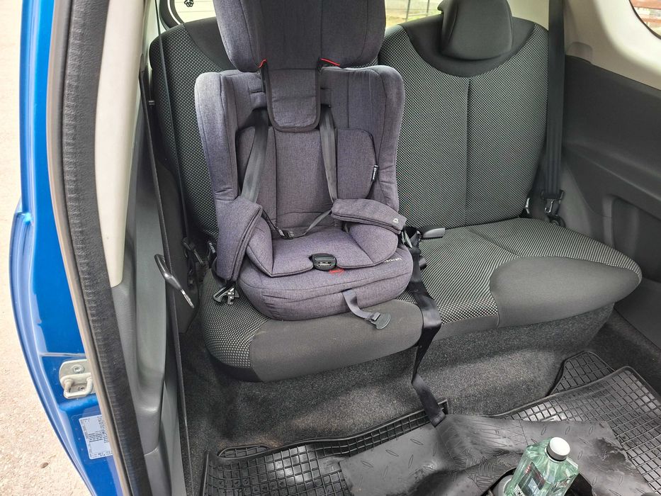 Toyota Aygo 1.0 Automată – 2010 – 95.500 km – Albastru metalizat