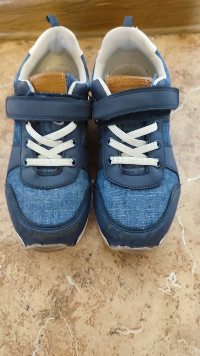 Продам кроссовки на мальчика.