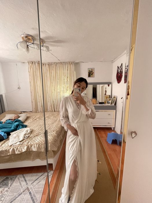 Платье белое! Можно одевать под джакет