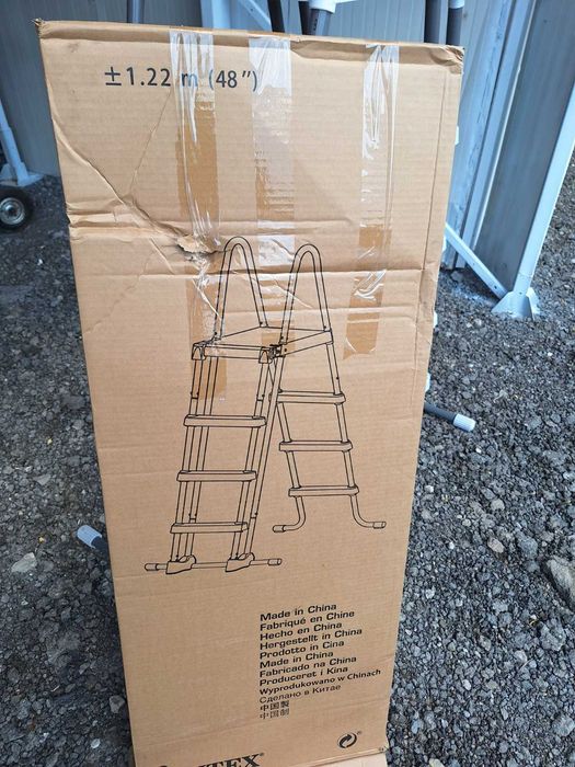 Продавам стълба за басейн