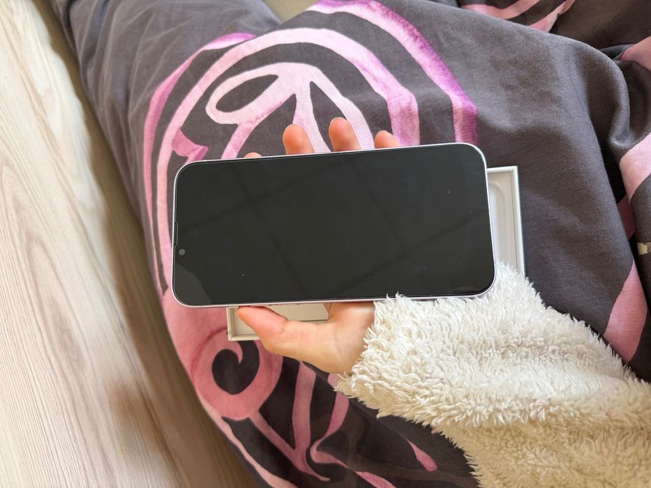 Продава iPhone 14 Plus purple 256GB