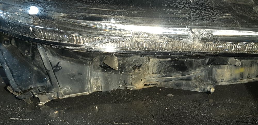 Фара лексус lx 570.