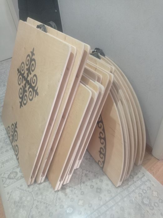 Есть болшие, средние, круглые