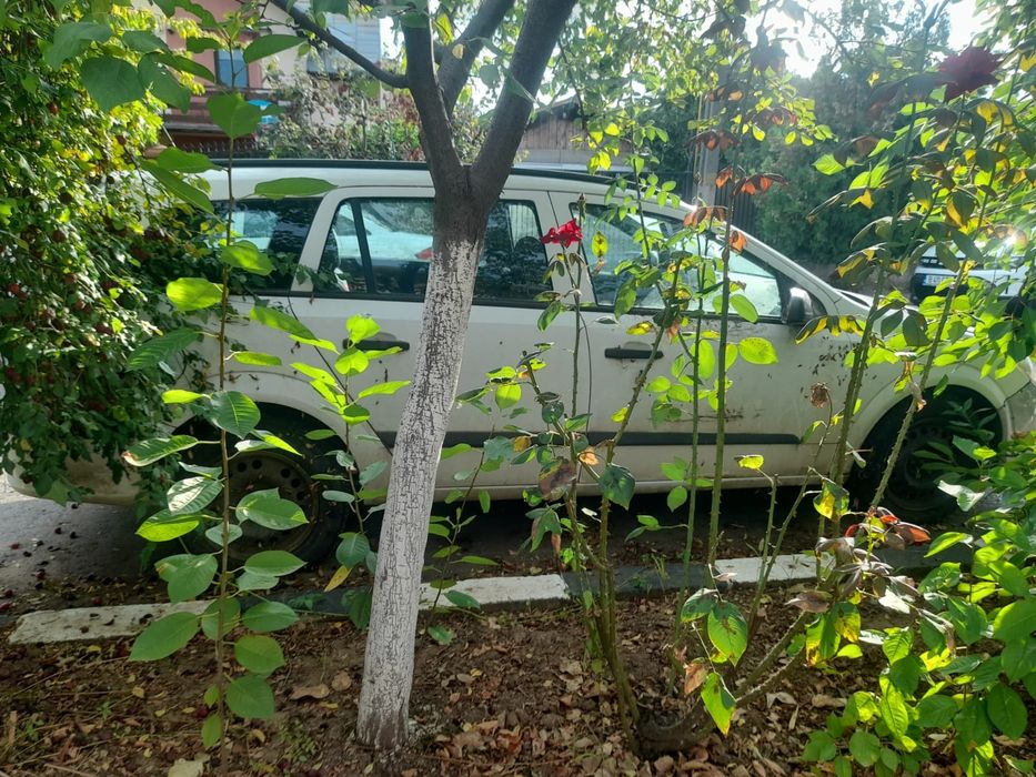 Vand opel la pretul de 3500 de ron, masina este stricata dar poate fi data la rabla