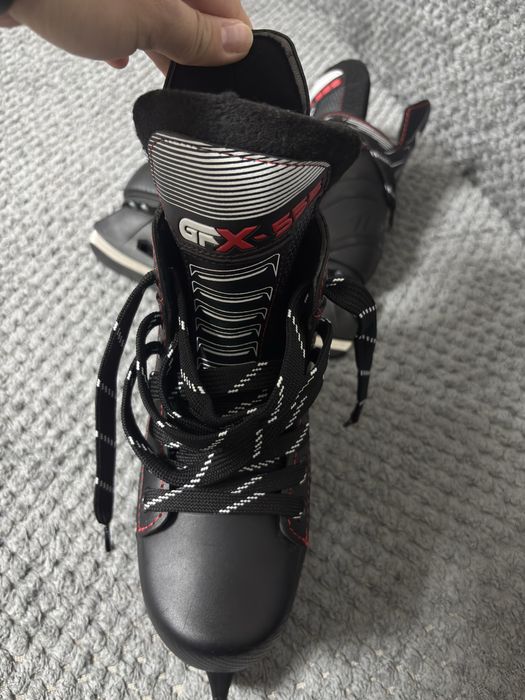 Продам коньки р-р 32-35