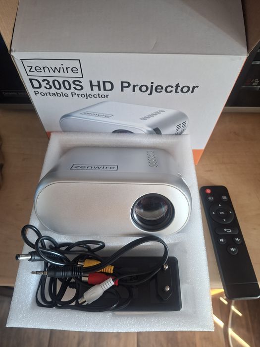 Vând video proiector