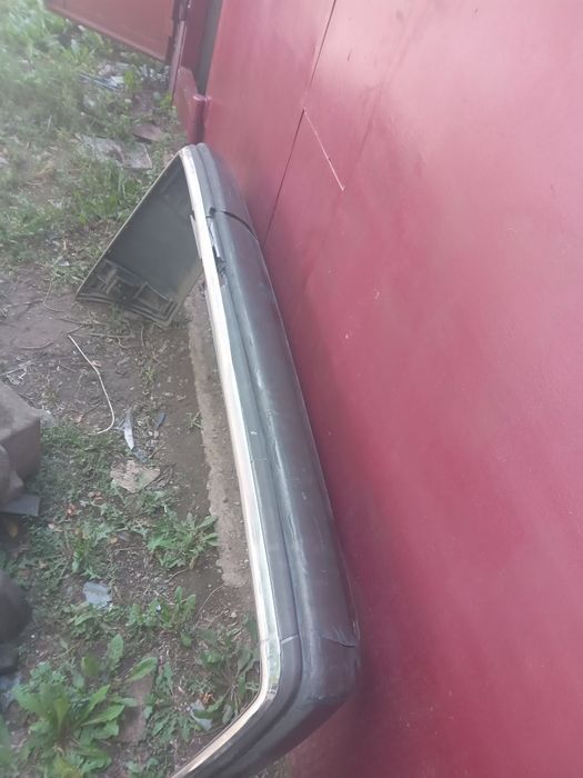 Продам задний бампер 124 мерседес дорест