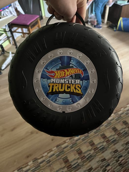 Хот уил, магнитна книжка и пъзел   !  Като нови