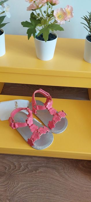 Нови бебешки сандали Mayoral 19 номер, H&M 18-19н, Nelli Blu 20н