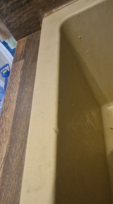 Продавам мивка с две корита и смесителна батерия Pyramis