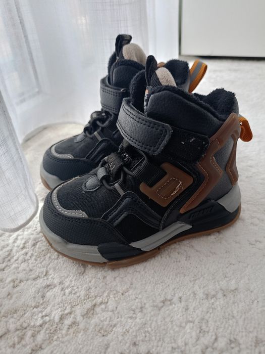 Продам ботинки осень весна детские