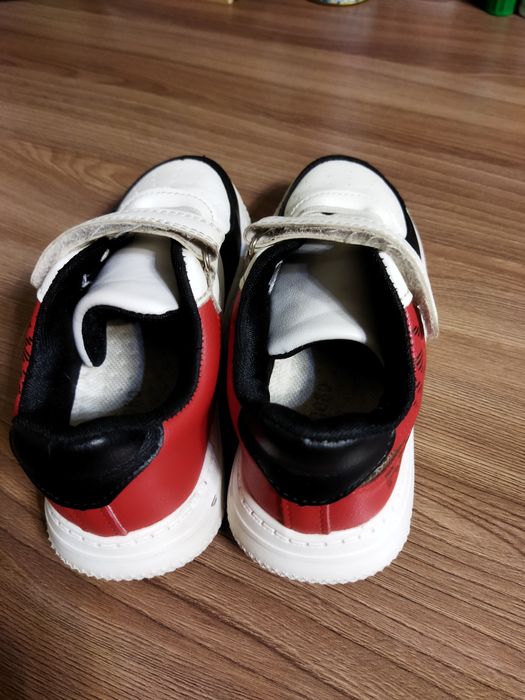 Детская обувь (кроссовки)