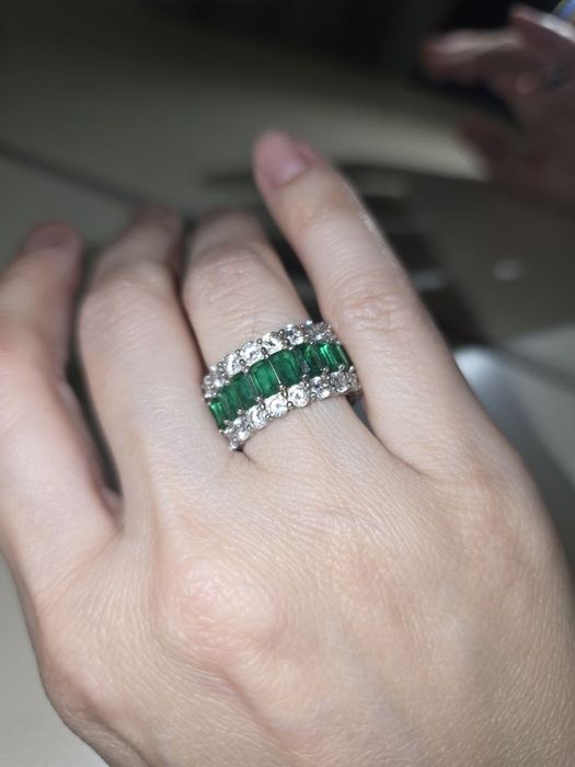 Продаётся серебряный комплект 925 пробы под бриллианты