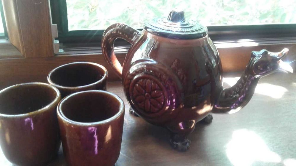 Набор посуды чайник  "ДРАКОН"   и рюмки.