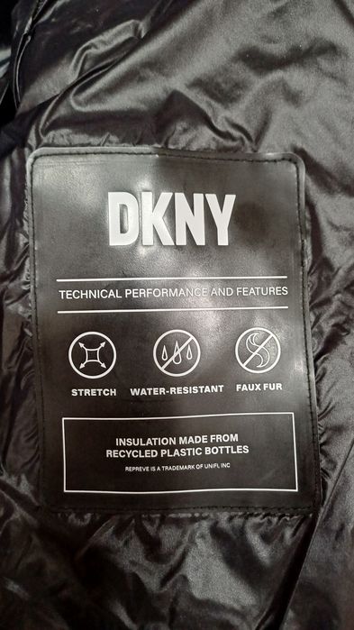 Прекрасно чисто ново яке DKNY