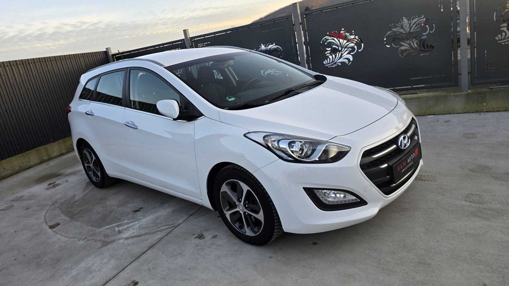 Hyundai i30 blue 1.6 CRDi YES! Gold