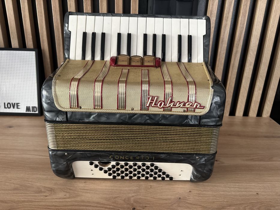 Acordeon Hohner concerto 1 cu 48 de basi pentru piese