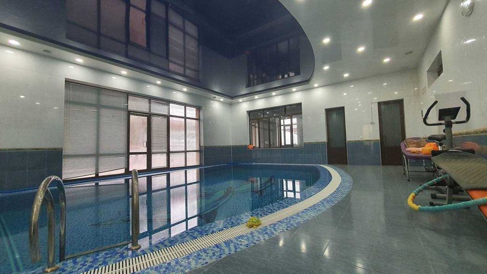 От города Чирчик 7км .Продам виллу на 16 сотках. Все коммуникации.