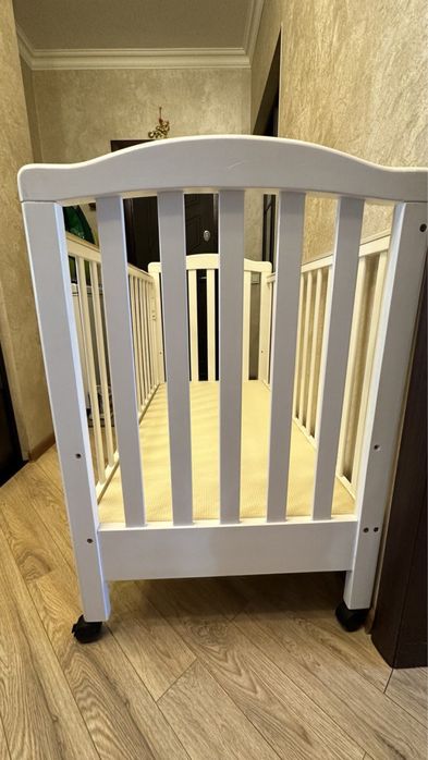 Детская кроватка.