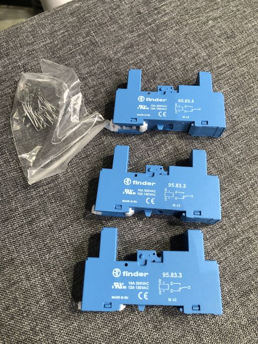 Finder 95.83.3SMA soclu releu