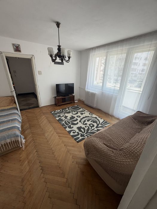 Inchiriez apartament 2 camere et. 1