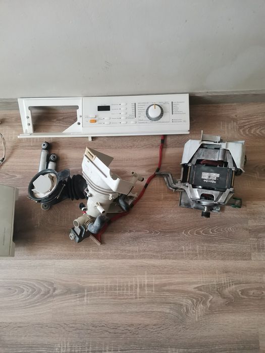 Пералня миле на части