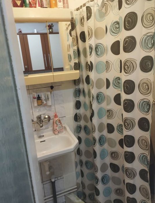 Vand apartament urgent !