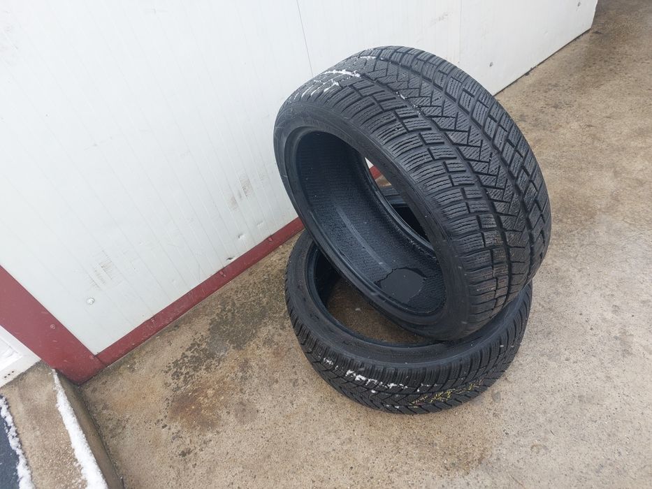 200 lei bucata! Doua anvelope M+S/IARNA 245 40 r19 Vredestein ! 7 mm