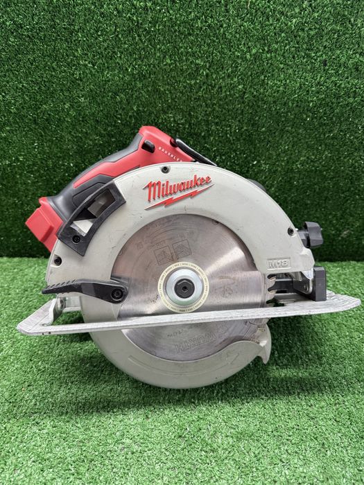 Безчетков ръчен циркуляр Milwaukee M18 BLCS66 / 190мм
