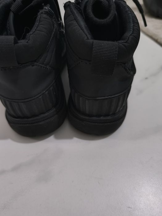 Обувь детская продам