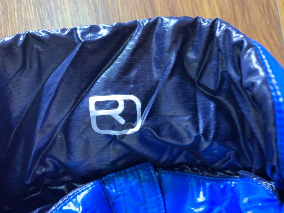 Дамско яке Ortovox Swisswool Inside Reversible Puffer XS