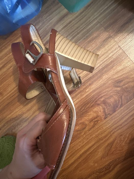 Отдам босоножки размер 35