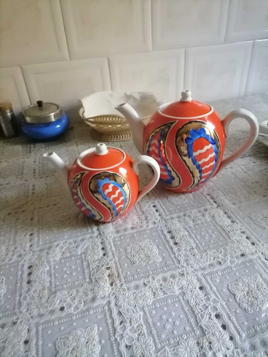 Продам фарфоровый заварник.