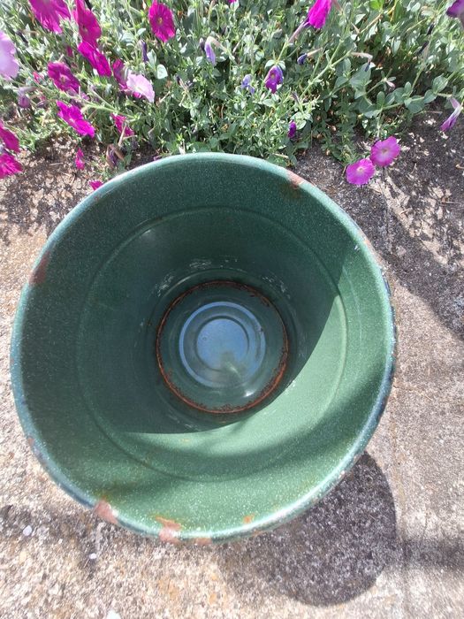 Голям зелен Казан за буркани от едно време