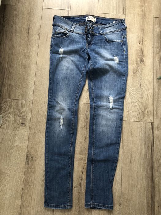 Blugi Bershka, marimea 38